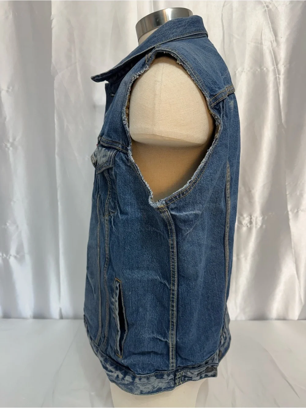 Levi’s Denim Trucker Vest Distressed Faded Wash